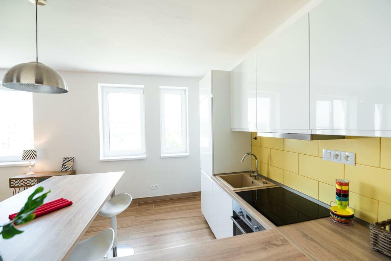 ניטרה Private 5 Star 3 Room Flat And In-Door Pkg מראה חיצוני תמונה