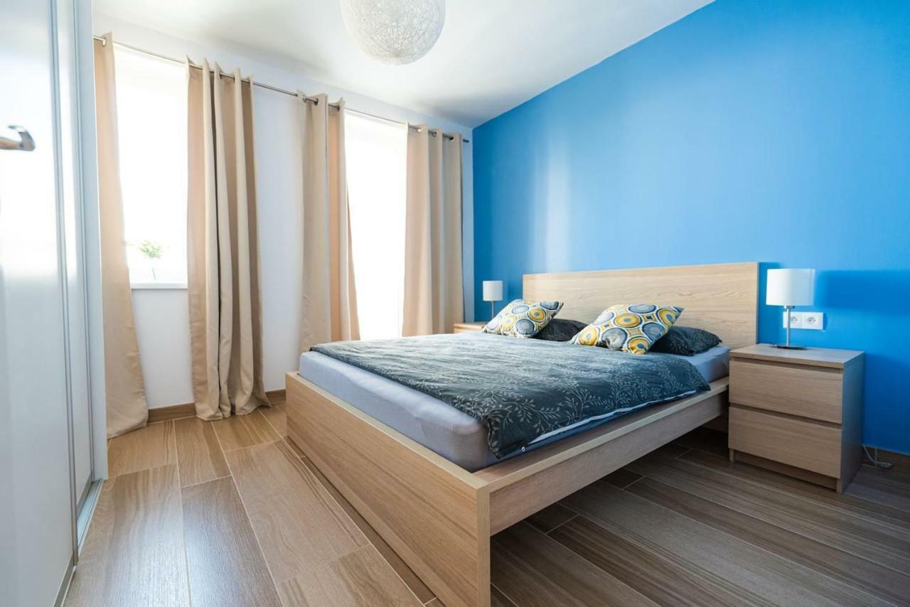 ניטרה Private 5 Star 3 Room Flat And In-Door Pkg מראה חיצוני תמונה